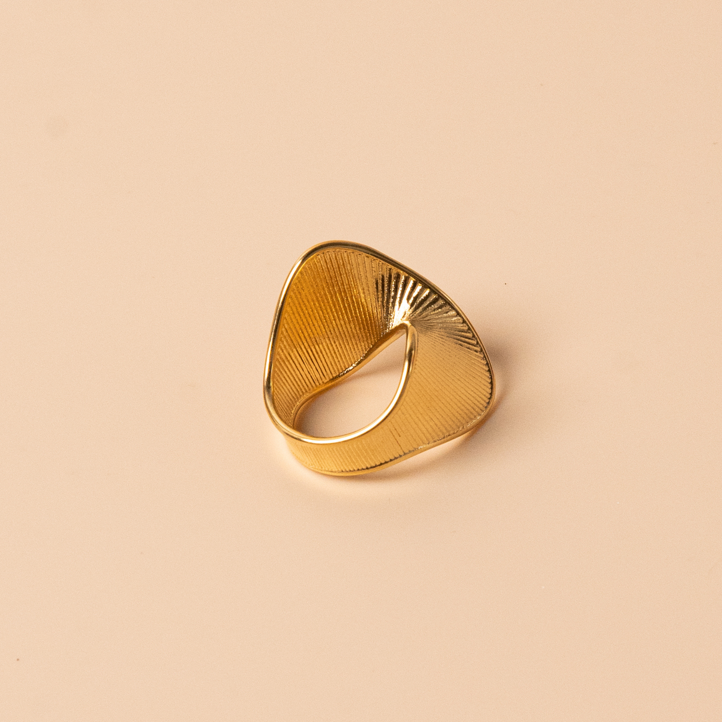 Curve Ring
