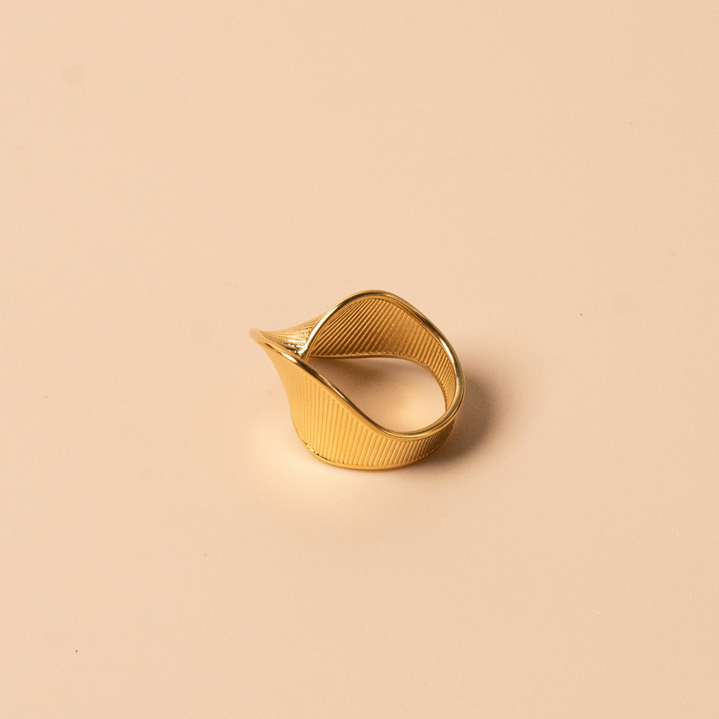 Curve Ring