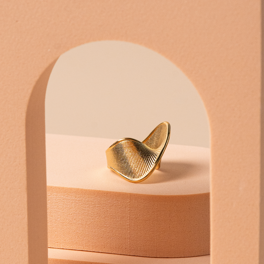 Curve Ring